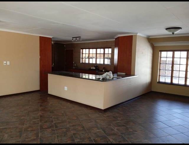 3 BEDROOM HOUSE FOR SALE IN SECUNDA CENTRAL